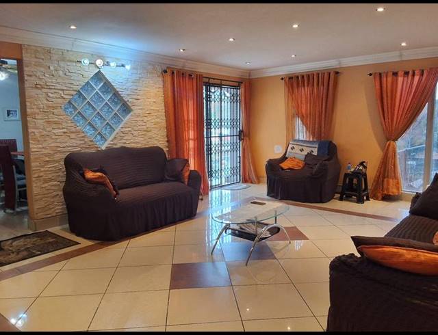 3 BEDROOM HOUSE FOR SALE IN SHALLCROSS